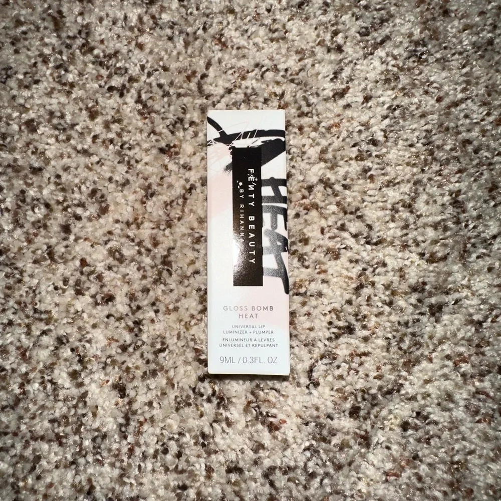 Fenty Beauty Gloss Bomb Heat Shade Hot Cherry 01
